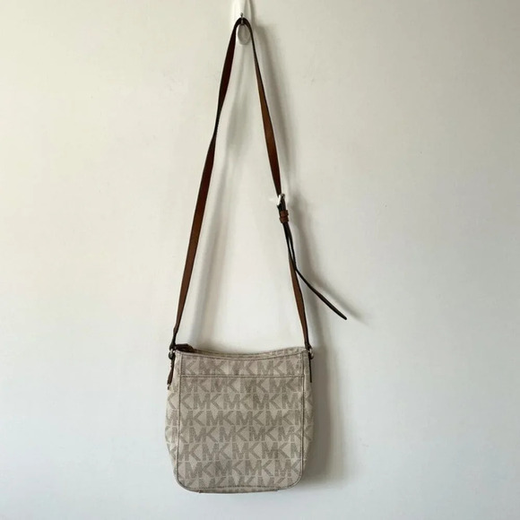 Michael Kors Hamilton Monogram Crossbody Messenger Purse Bag Vanilla - Picture 7 of 8